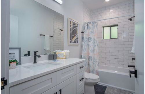 Gorgeous 3 BR 2 BA Near Amazing Downtown - Photo 26