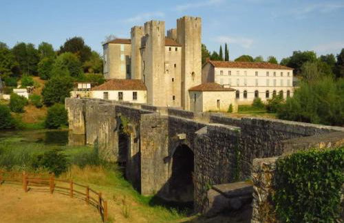 Joli gîte indépendant 2 à 4 personnes, au calme, serviettes & draps fournis, wifi, climatisation, parking gratuit - Foto 17