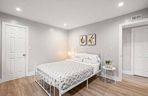 Serene Hilltop Oasis Above the City w Private Pool - Foto 39