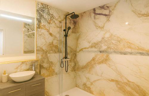 Modernes City Apartment in Top Lage, Balkon, kostenloser Parkplatz max 1,65m Höhe und 1,8m Breite - Foto 20