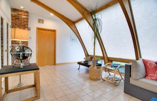 Deck and Grill, Walk to Beaches! Falmouth Retreat - Foto 10