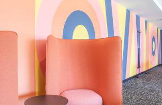 Modern East Side 1BR Apt with Balcony, Pool, and Gym - Foto 38