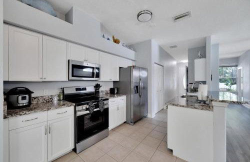 Spacious 3BR Family Home Near Sponge Docks - Foto 6