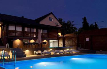 Natura Lux Holiday House with Pool and Jacuzzi - Foto 1