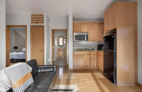 Two Cabins Retreat in Woods Resort - Dog-Friendly - Foto 19