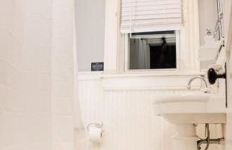 Classic Hilltop 3br home on Eastern ready for you! - Foto 16