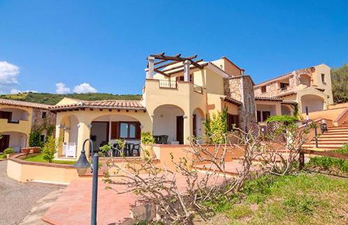 Residence with swimming pool just 5 minutes from Budoni, apartments with air conditoning and private outdoor area - Foto 2