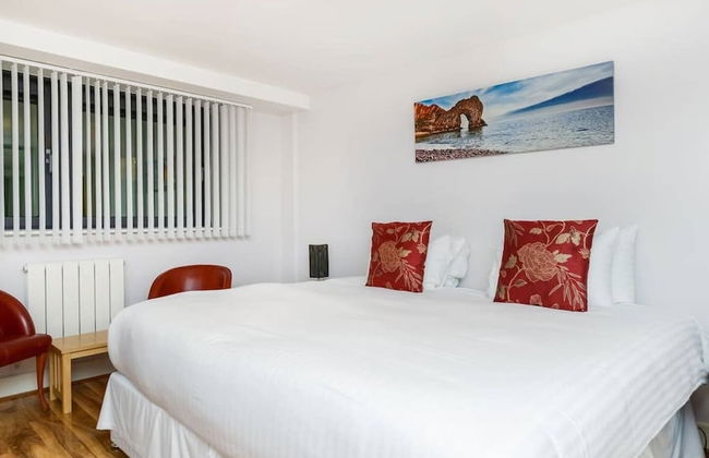 Canary Wharf Luxury Apartments - Photo 28