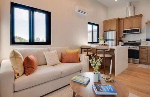 Free Parking! Newly Renovated ADU Near Culver City - Foto 1