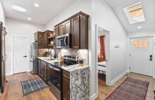 Chic and Cozy - Walk to Bars, Coffee, and Restaurants - Foto 15