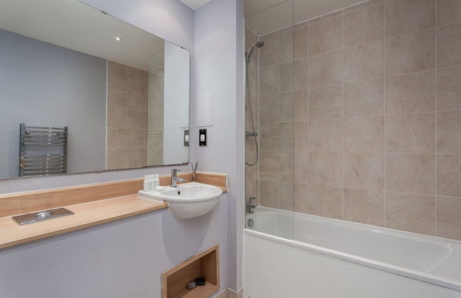 Bright and Stylish Kennington Gem - Photo 23