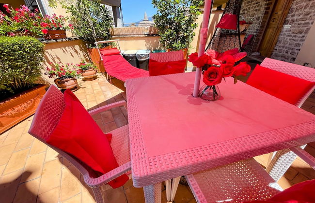 Central Spoleto Apartment With Large Sunny Terrace With Views - Photo 40