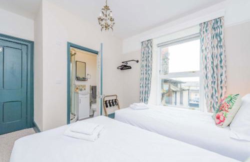 Snowdon House, 8 bedrooms, sleep 16, close to Blackrock Sand - Photo 21