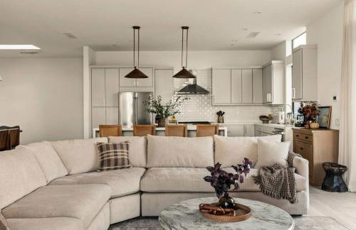 Desert Oasis: Pool, Spa, Golf Sim + EV Charger - Foto 53