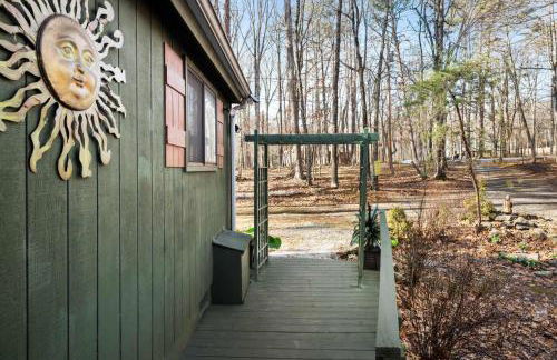 Zen Vibe w Fireplace Grill Deck & Screened Porch - Foto 33