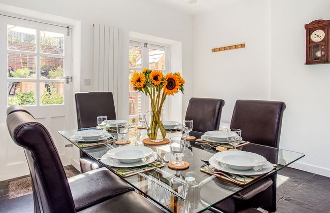 Peaceful Elevated Residential Area - Walk to City - Foto 12