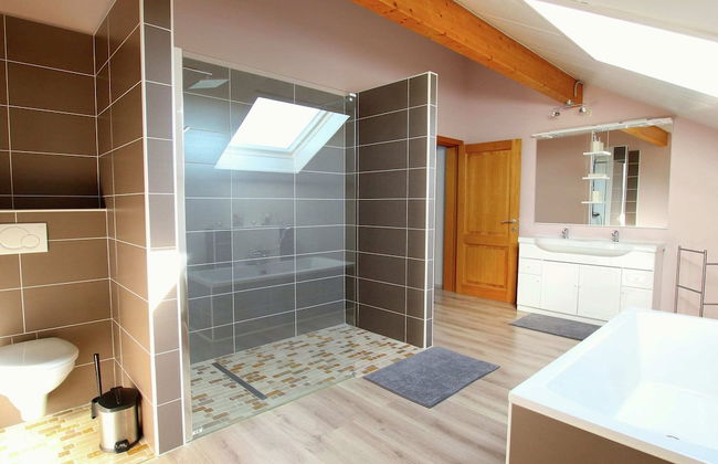 Classy Holiday Home in Martilly with Hot Tub - Photo 16