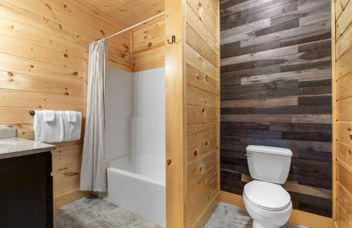 Smoky Bear Splash Top Rated Private Pool Cabin with Hot Tub, Mtn Views, Arcade Games, Excellent Location - Foto 42