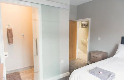 LYNNTON HOUSE Stunning 6 bed Town Centre House ALL with En-Suites Prime Location Tamworth - Foto 33