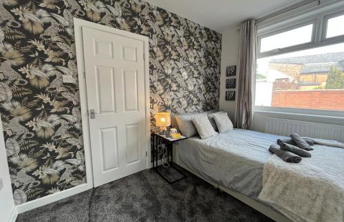 Modernised central Wigan townhouse sleeps up to 6 - Foto 10