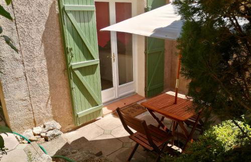 Les Restanques de Toucas - Studio dans villa avec jardin et piscine partagée - Foto 21