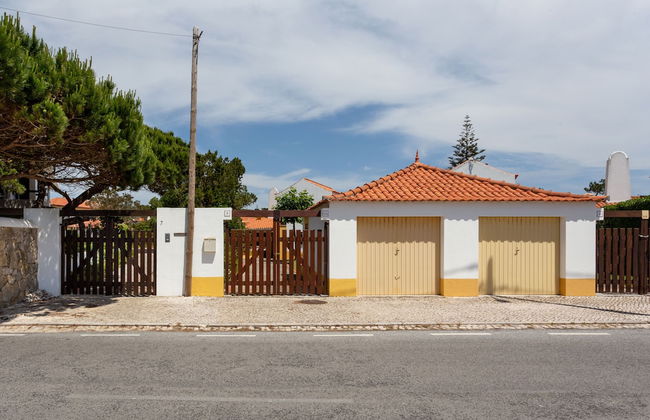 JOIVY 3-BR Cottage w/Terrace & Garden in Colares - Foto 40