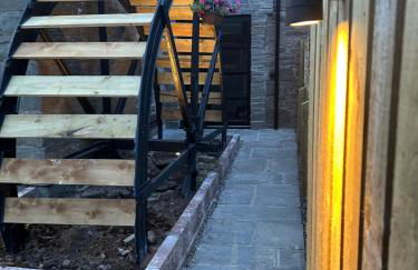 CORN FLOUR LODGE at PITKERRO MILL with HOT TUB 3 double bedrooms with TVs, 1 en-suite, 2 further bathrooms, fully equipped kitchen, large family dining area, FREE parking, WiFi, private garden, short, mid,longterm stays available with HONEYCOMB HOSTS - Photo 8