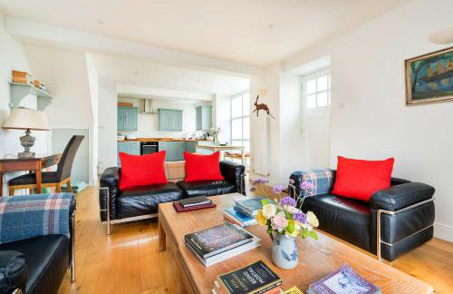 Finest Retreats - Coach House Wellbeing Retreat - Photo 3