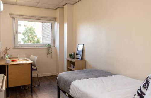 John Lester and Eddie Colman Courts in Salford - Foto 23