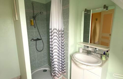 Maison neuve 3 chambres, proche plage à Locmaria, 6-8 couchages - FR-1-813-37 - Photo 8