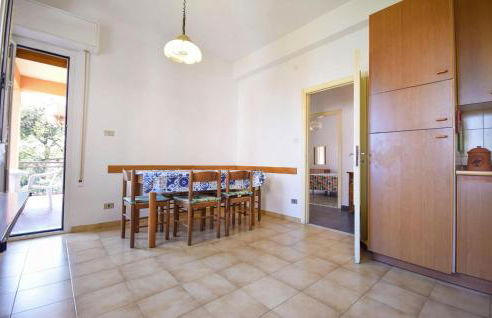 Stunning Apartment In Pietra Ligure - Foto 6