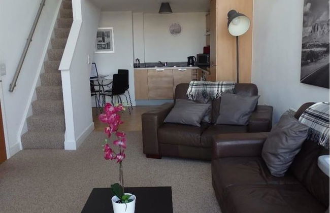 Executive Apartment With City Views - Photo 3