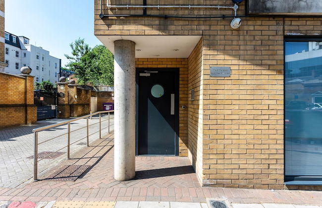 RAI - Modern Tower Hill Penthouse - Photo 22