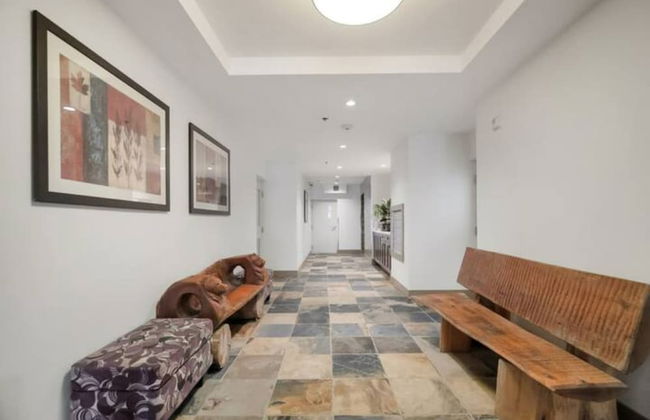 3BR Lakeside Dream Penthouse - Photo 3