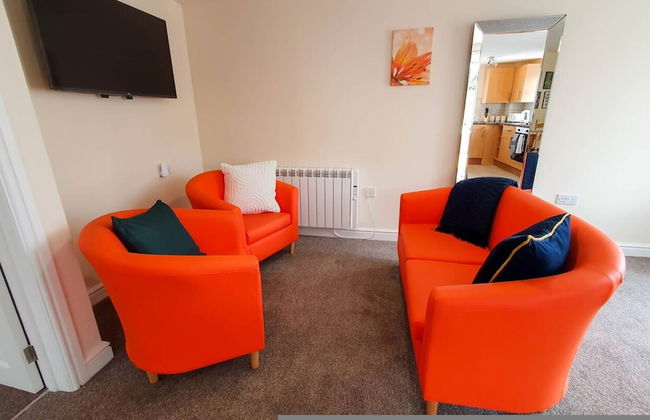 Orange Lilly in Stroud - Foto 14