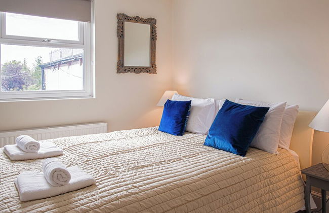 Stunning Townhouse with Large Garden - Photo 15