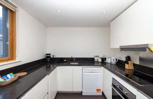 Cosy, modern high rise with views! 2 bedroom - Foto 9