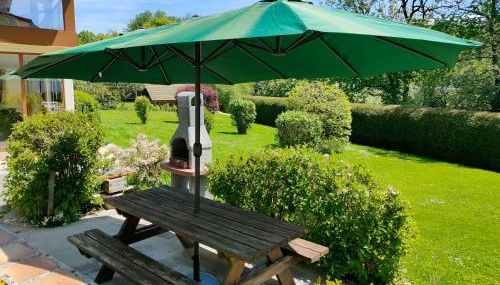 Gîte 1804 Montagnes du Jura avec Spa et Sauna classé 3 étoiles - Foto 5, Garden, sunbed, Garden view, furniture