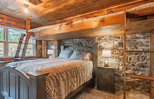 Modern Barn with Hot Tub, Game Room & Sleeps 14 - Foto 41