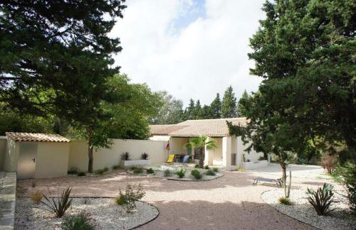 Maison avec piscine et jacuzzi proche de la rivière idéale pour un séjour détente - Photo 1