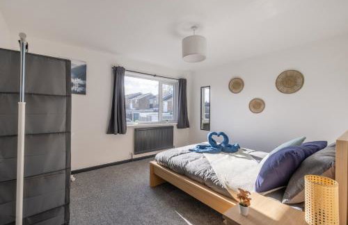 Modern 3 Bed House-Free Parking-by Holiday Homes - Foto 27