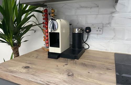 Stylish 1 bedroom studio outdoor area and hot tub - Foto 4