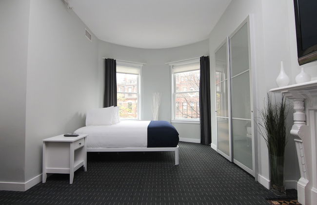 Maverick Suites at 245 Newbury St - Photo 16