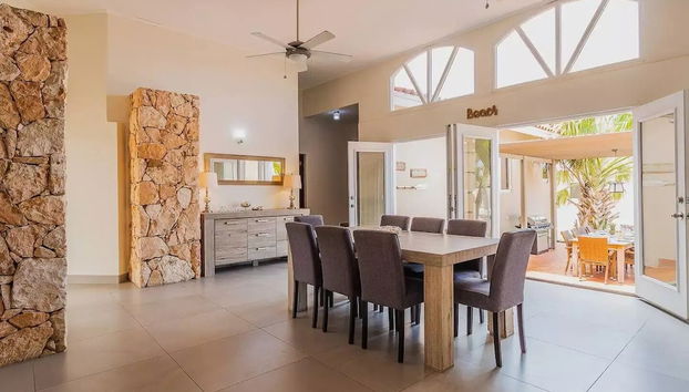 Spacious 6BR Villa w Pool Close2beach Sleeps 16 - Foto 3, Habitación