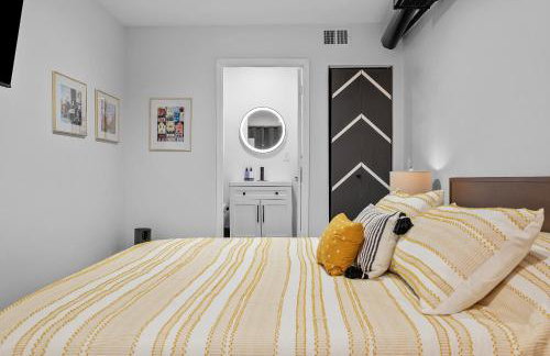 NFL Game-Day Base South Side near Acrisure - Foto 31