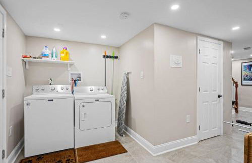 15min to Lincoln Ecuador vs Ivory Coast, Sleeps 12 - Foto 39