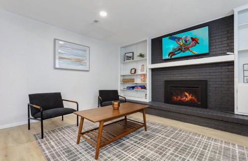 Spacious and Cozy 5 Bed 3 Bath Vacation House W 2 King 3 Queen! Sleep 12! 15Min to Red Rocks - Foto 50