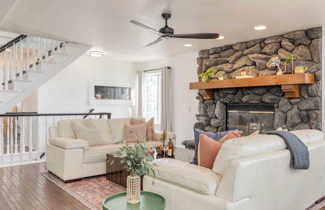 Views, Hot Tub, Firepit, Game Room, Playground Enchanted Forest by Avantstay - Foto 10