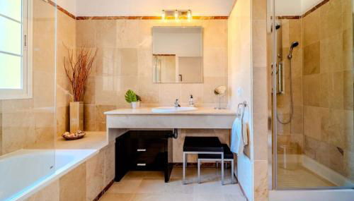 Cozy Villa in Marbella-Estepona - Photo 5, towels, Shower
