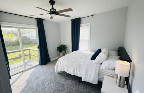 The Sunset Getaway, Modern 3BR w Deck Minutes from I-65, Fenced Yard - Foto 10